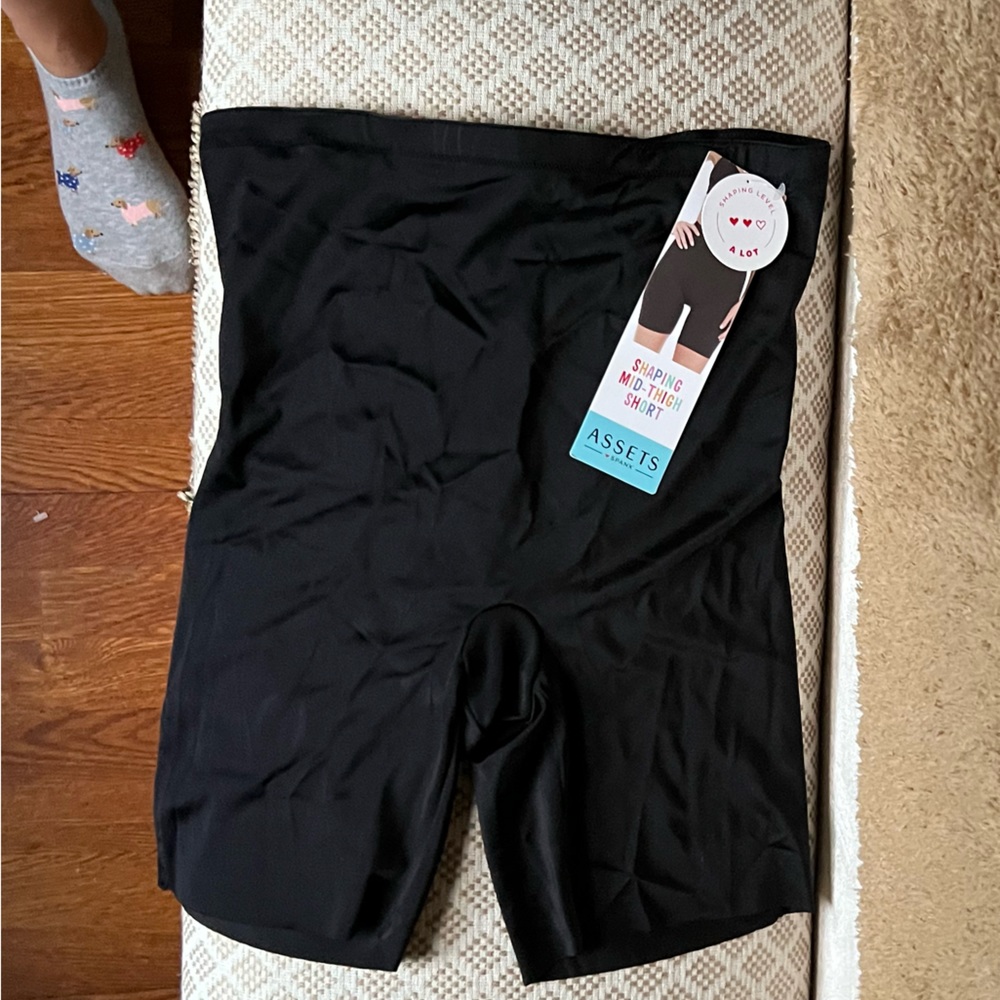 Assets by Spanx Mid-Thigh Shaping Short; Brand New With Tags
